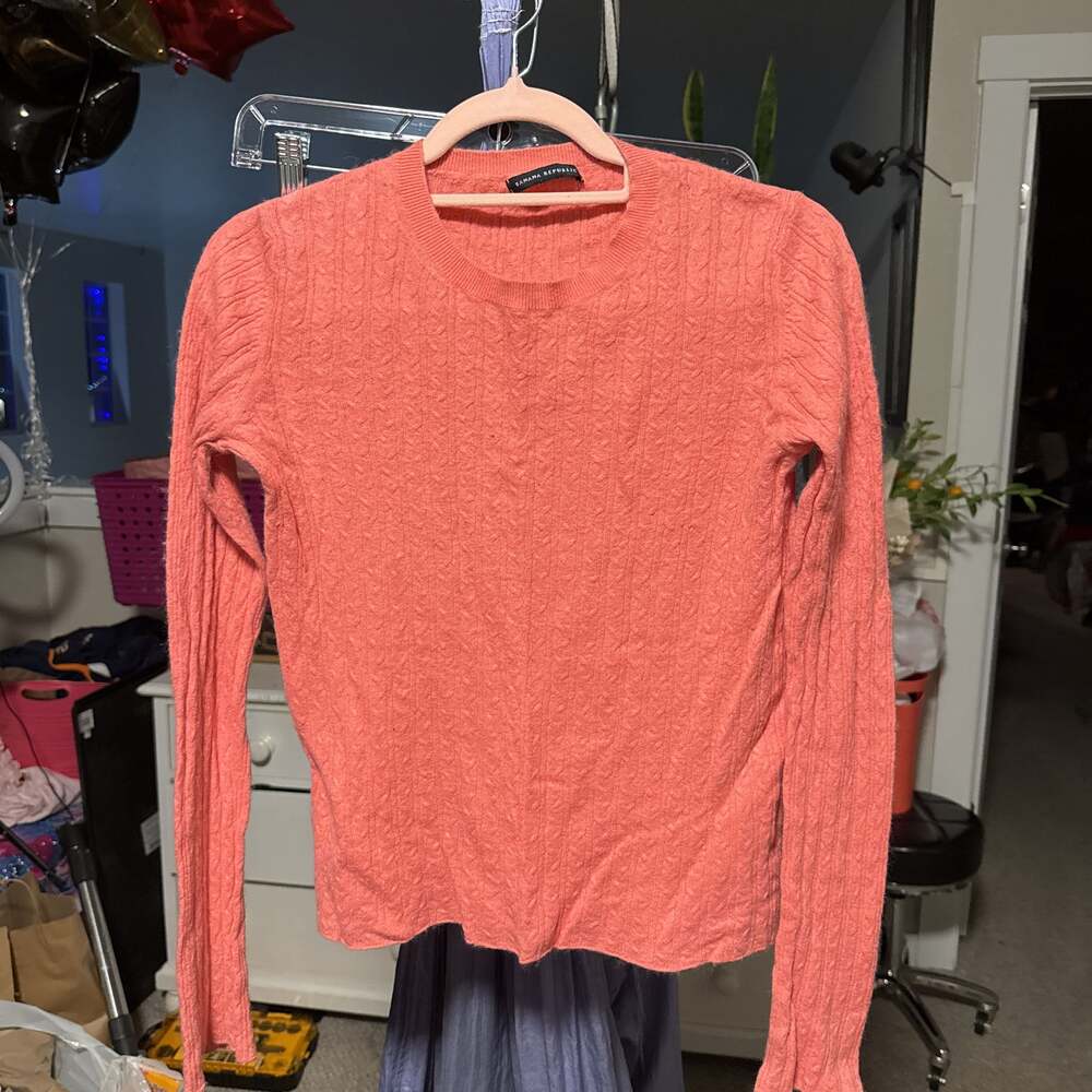 Banana Republic Coral 70% cotton 30% Angora rabbit hair Long Sleeve Sweater